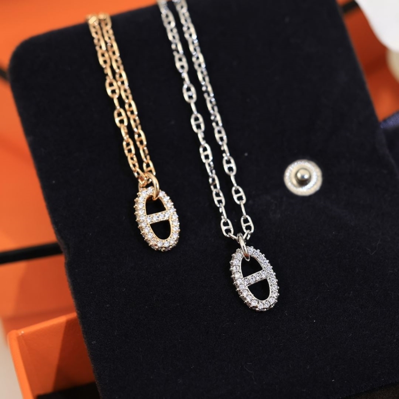 H**me5 necklaces